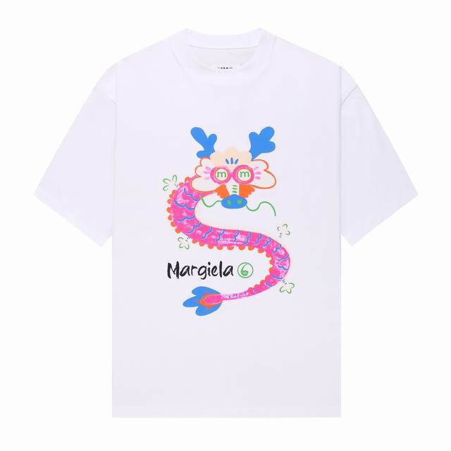品牌 Mm6 Maison Margiela 面料 100%棉 码数: 46. 48. 50 52. 颜色 黑色 白色 Mm6 龙年系列 男女同款印花t恤 全网